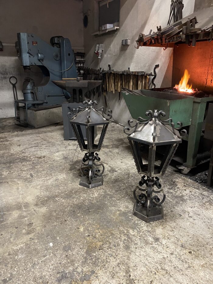 ELEGANTE HANDGESCHMIEDETE STEHLAMPE - COLETTE – Bild 7