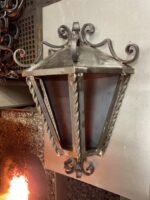 Halblaterne Santa Maria: Wandleuchte aus der Manufaktur – Bild 2