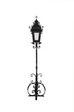 HANDGESCHMIEDETE STEHLAMPE